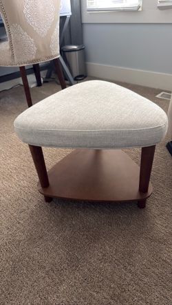 Footstool / ottoman