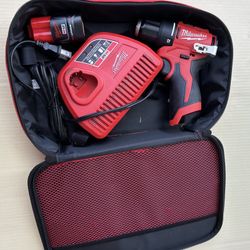 Milwaukee M12 12-Volt Lithium-Ion Brushless Cordless Subcompact Brushless Drill Driver Kit