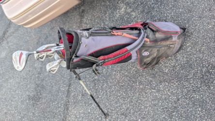 Kids golf clubs with bag club set good condition kid's