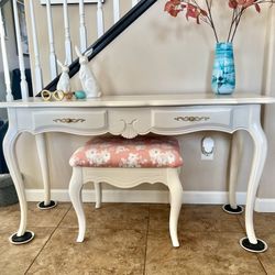 Gorgeous Vintage Ethan Allen Vanity Table, Desk 