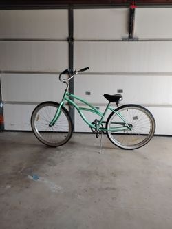 Ladies beach cruiser like new