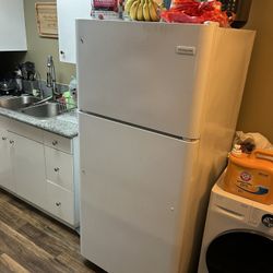 Frigidaire Refrigerator 