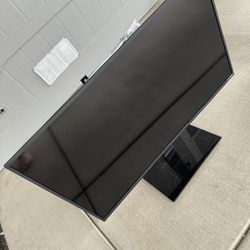 Flatscreen 40” (diagonal) Vizio Smart TV and Swivel Stand