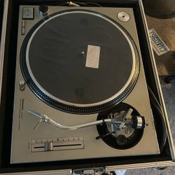 Technics SL-1200MK2 Turntable