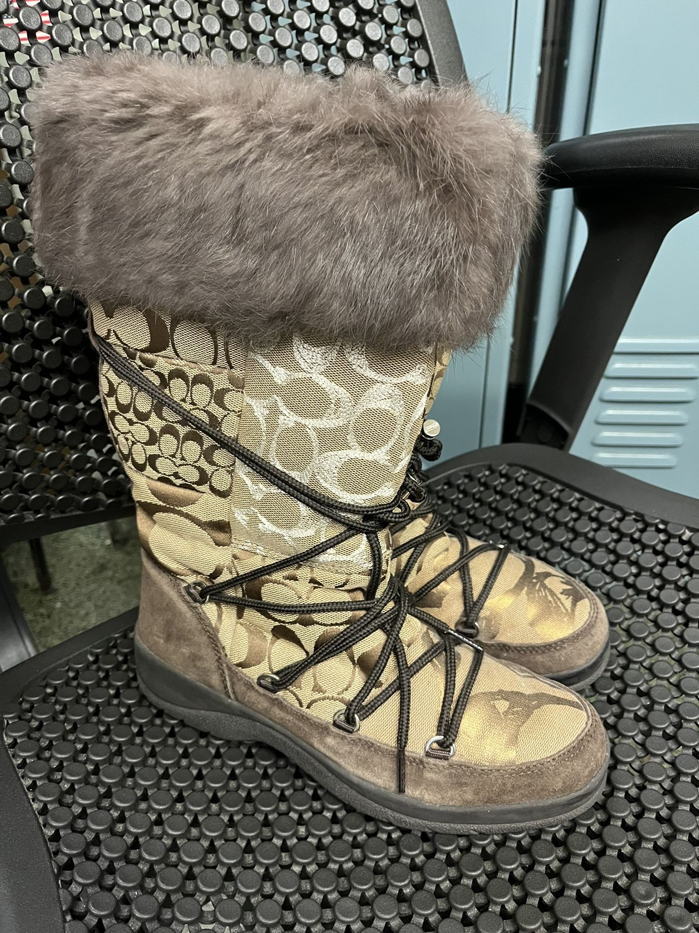 Coach Winter Boots Size 8 1/2 for Sale in Bronx, NY - OfferUp