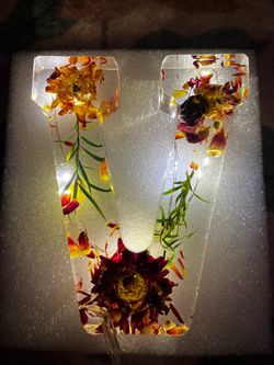 V glass flower