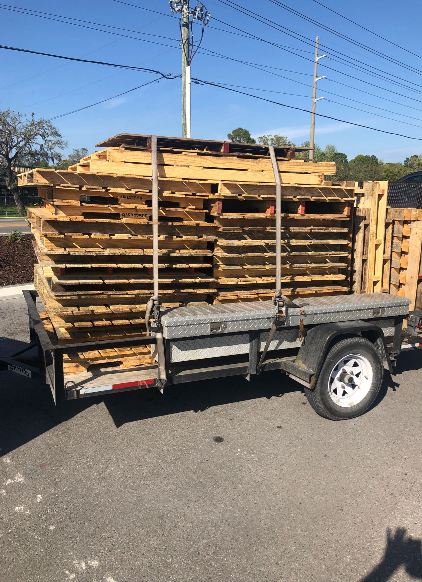 Wood pallets all good like new $3 ...$4