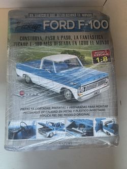 This item is a 1/8 scale Salvat "Ford F-100" pickup truck model kit.