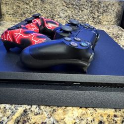 Playstation 4 (PS4)