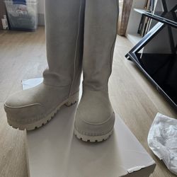 Womens Bartoneaga Romee And Romeo Gray Fur Boots 
