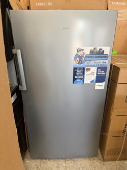 ✨ LABOR DAY SALE ✨ Hisense 17 Cu Ft Convertible Upright Freezer