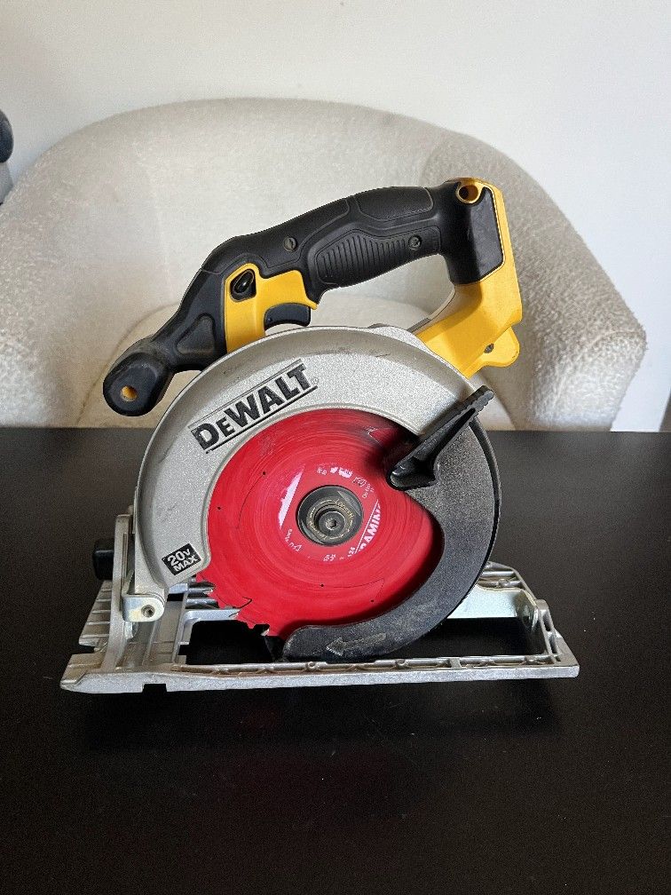 Dewalt 20v Skilsaw 6 1/2 $85 Tool Only Seminuevo