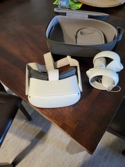 Oculus 2 With Charging Bay