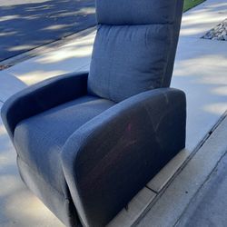Small Recliner 