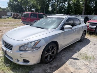 2013 NISSAN MAXIMA IN FOR PARTS!