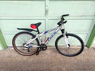 Trek 8000 bike 🚲 26”