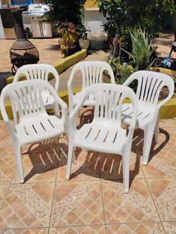 5 plastic chairs
