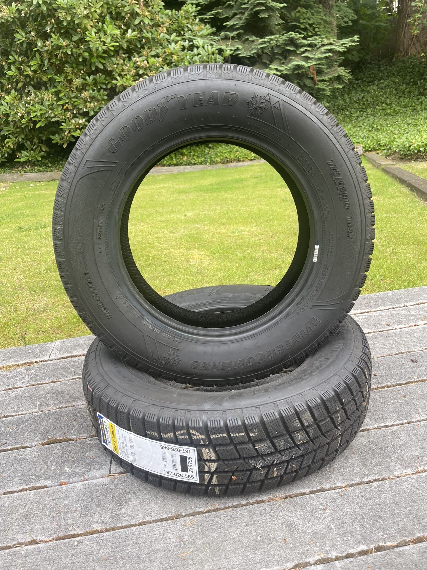 2 brand new 225/65R17 goodyear winter command