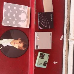 FML  The Astronaut  New Jeans 