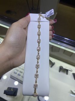 14k gold real diamonds bracelet for a good price!!