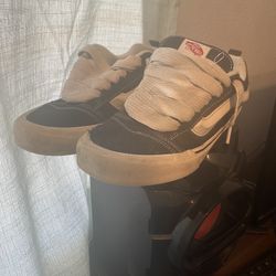 Chunky Vans size 8.5