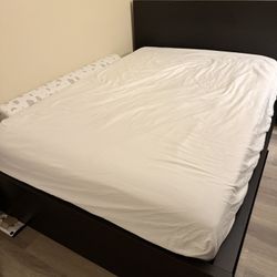 Full Size Casper Mattress With Bed frame And Two Nightstands 