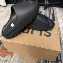 Onyx yeezy slides 