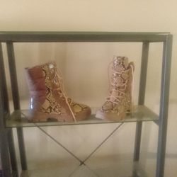 Womens Boots Size 7 