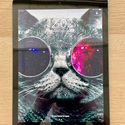 Apple Ipad 5th Generation Works Great CELLULAR + WIFI
