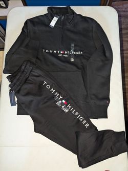 New Men medium Tommy Hilfiger Black jogger Set New with Tags