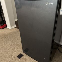 Mini fridge