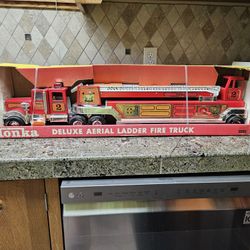 TONKA Deluxe Aerial Ladder Fire Truck