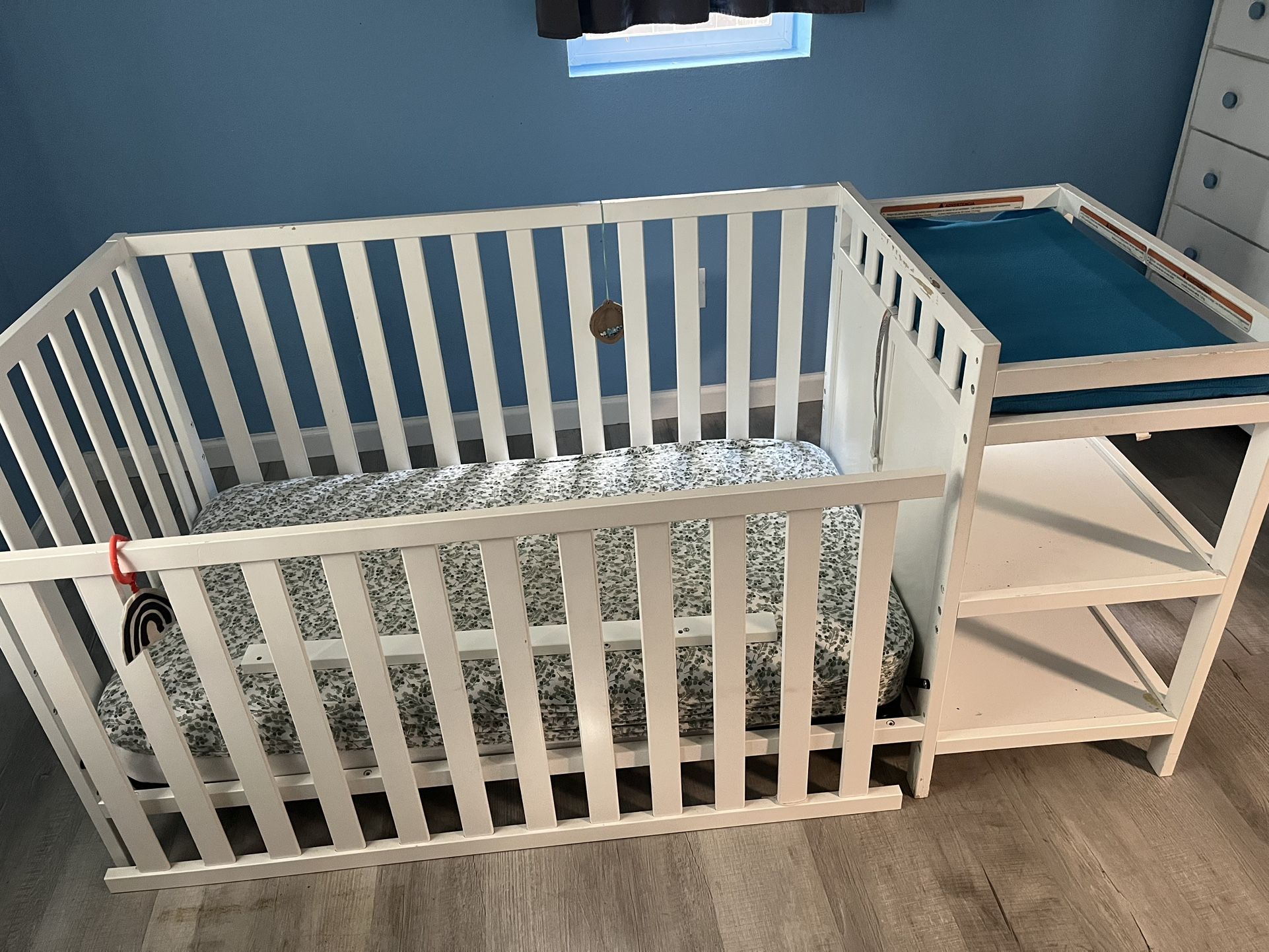 Crib/toddler Bed With Changing Table