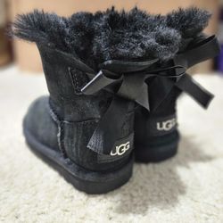 UGG Boots- Black Fur Lined Boots With Bow On Back- Toddler Size 7 GUC 