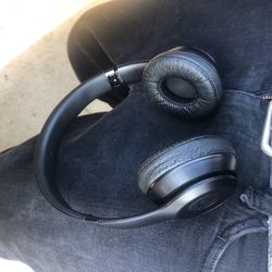 Beats Solo 3 Lightly Used