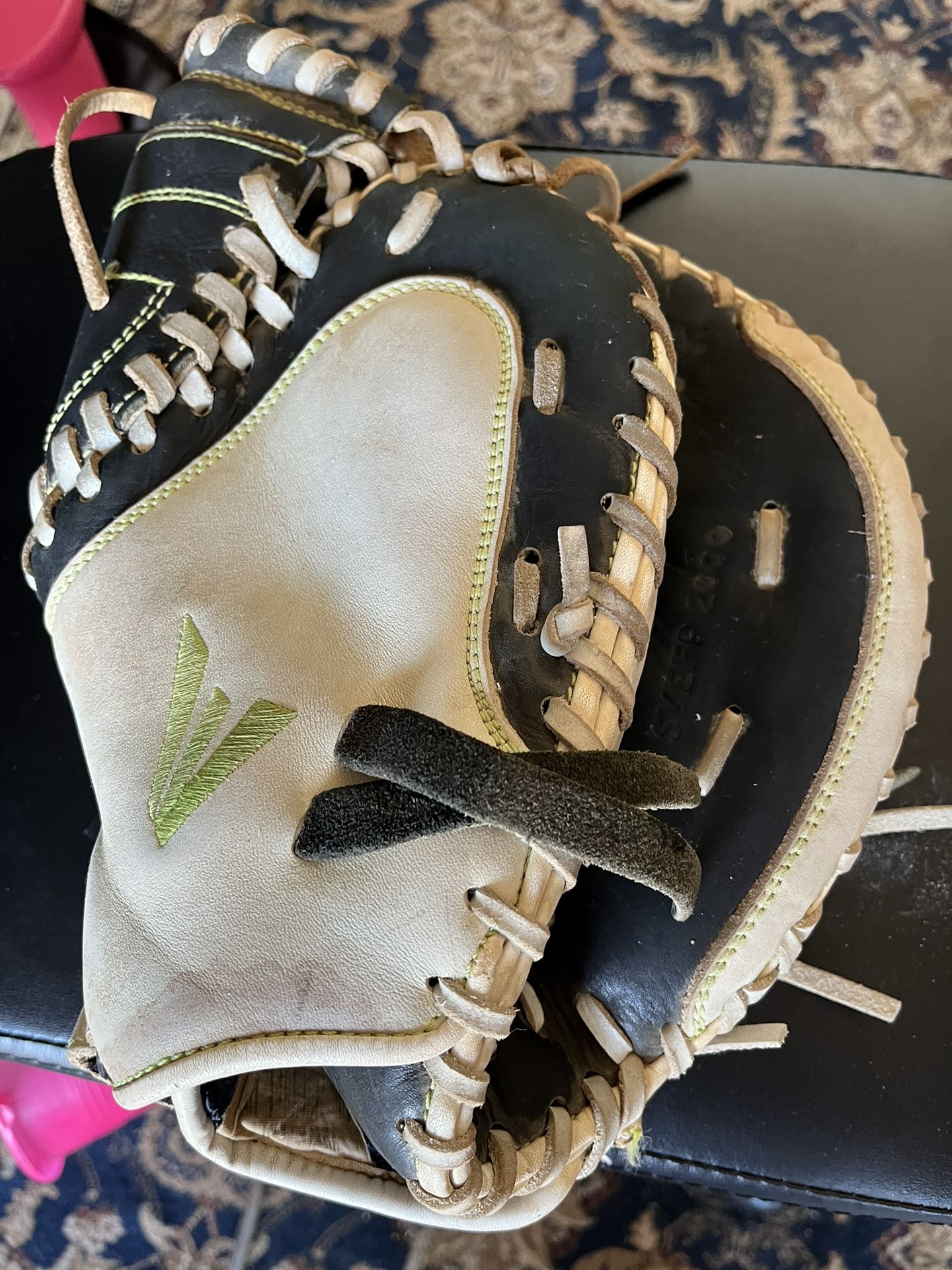 Catcher's Mitt - Easton Syefp2000 Synergy Elite Fastpitch 33 inch