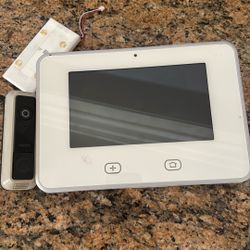 Vivint Panel and Door Bell 