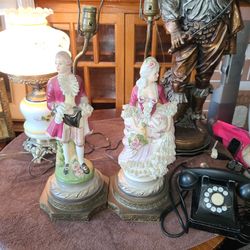 ANTIQUE LAMPS! COLONIAL STYLE  VINTAGE LAMPS PICK UP IN PORTAGE PARK NEIGHBORHOOD!