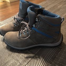 Waterproof  Women’s Hiking  Boots Size 10