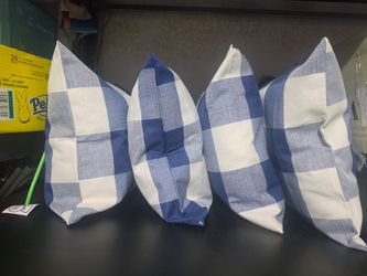 Pillow throws 4pc NEW!!