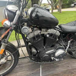 1987 Harley Davidson sportster been sitting a couple years clean title both Footpegs damaged