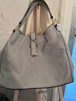 GILI purse in grey. Beautiful clasp and clean