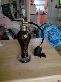 Very pretty perfume/cologne dispenser (it works!)