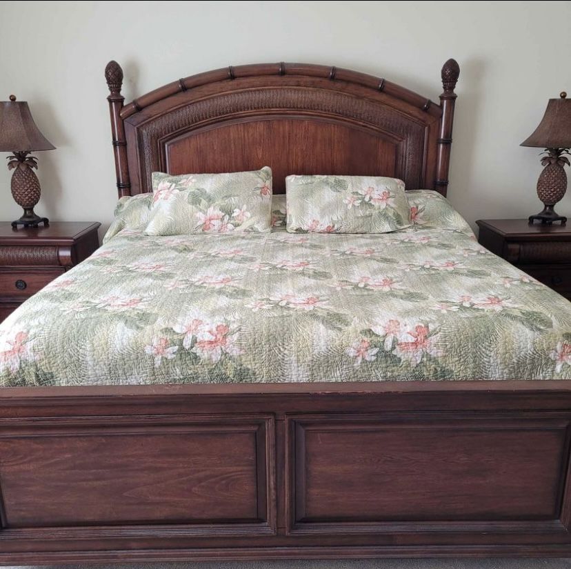 Cindy Crawford Collection Bedroom Set ( Deliver Available)