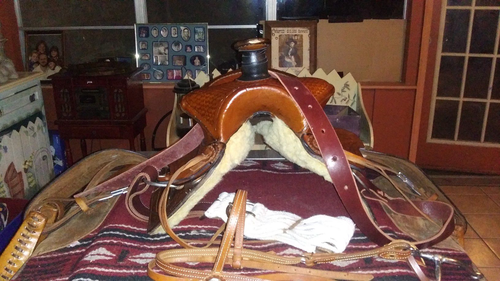 Roping saddle with blanket