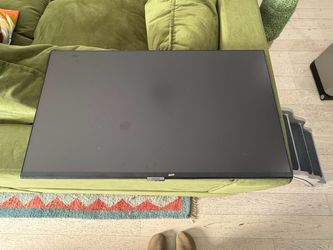 32-inch 4K UHD Samsung M7 (2021)