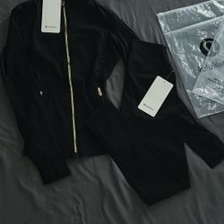Black Lululemon Set With Gold Zipper