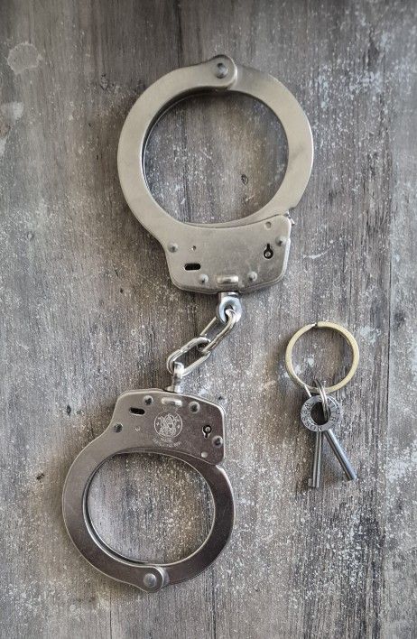 Smith And Wesson M100 Handcuffs