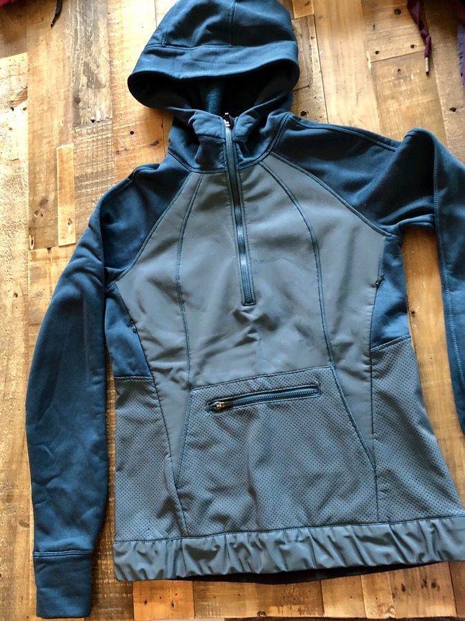 Women’s Lululemon blue fleece-size 6