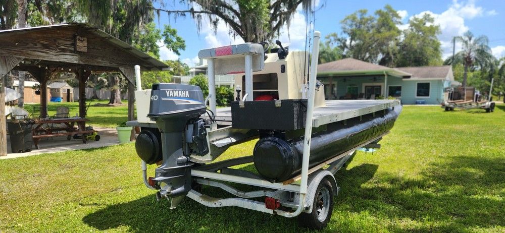 Pontoon Fishing Boat
